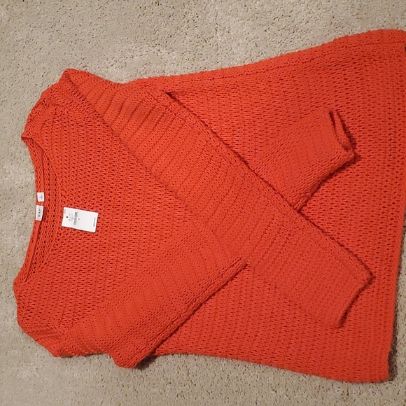 GAP sweater- NWT - Picture 3 of 3